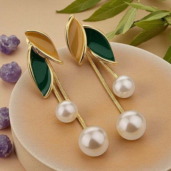 🆕️ Sparkling Leaf Dangle Pearl Drop Earrings 🍃 | Trendy Jewelry Design ✨ - Picture 6 of 12